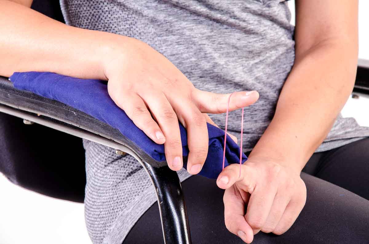 Finger Extension with Rubber Band Vissco Healthcare Private Limited.